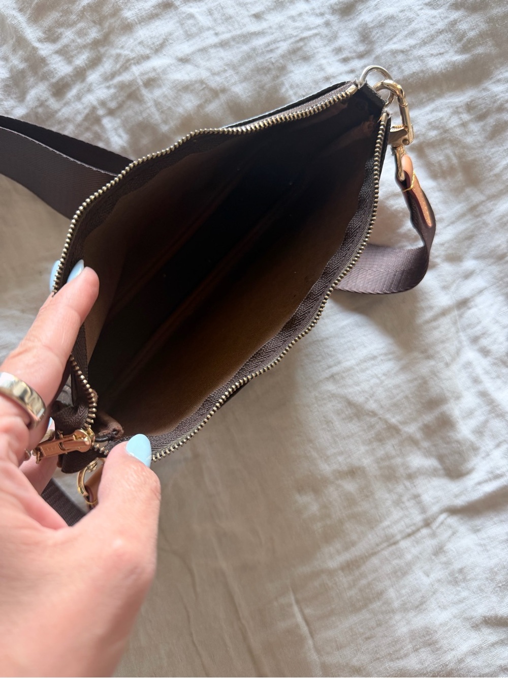 Authentic LV Monogram
Pochette - Picture 4 of 13